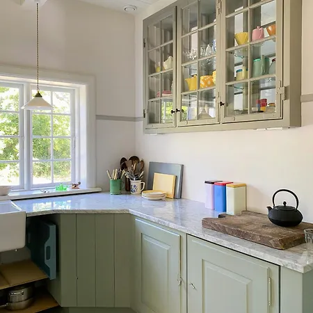 Дом отдыха Thatched Idyll Close To The Sea In